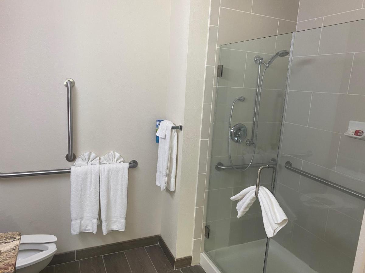 Baymont By Wyndham Hobbs Hotel Bagian luar foto